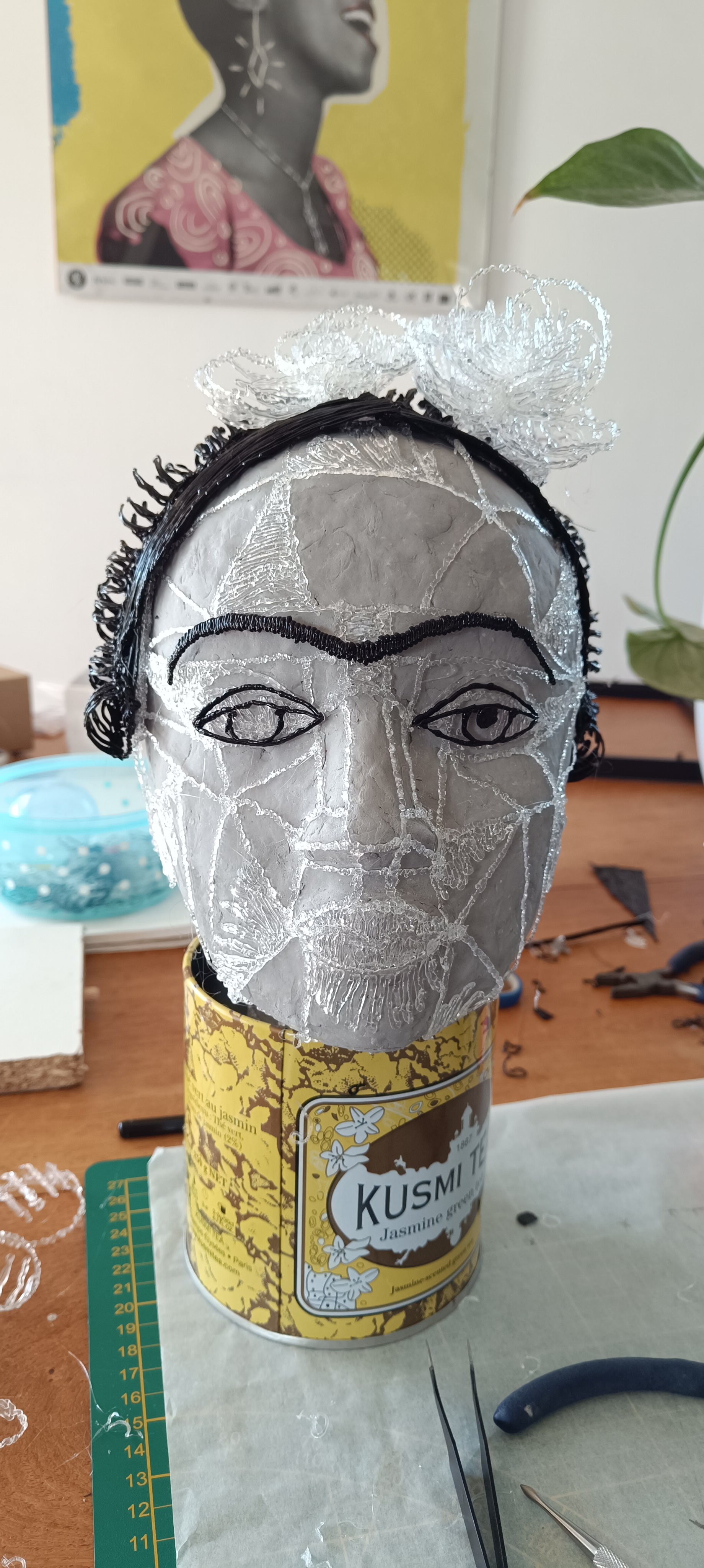 Translucent flowers for the Frida Kahlo portrait